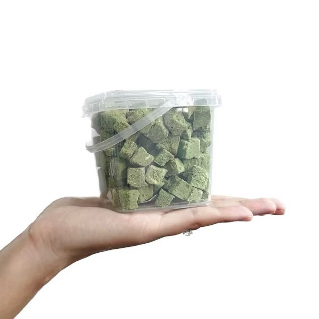 หญ้าแมวฟรีซดราย [กระปุก S] 50g ขนมแมว Cat Treats ลดก้อนขน เสริมวิตามิน ต้นอ่อนข้าวสาลี อกไก่ผสมหญ้าแมวฟรีซดราย