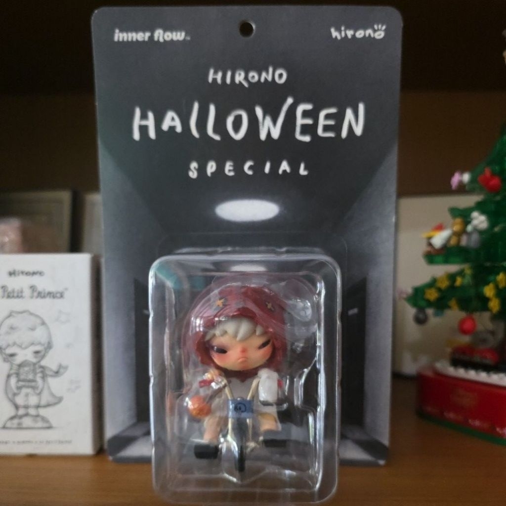 พร้อมจัดส่ง (ในซีล สีขาวด้านหลังยับมุมนิดหน่อย สีแดงสภาพดี) white and red Hirono Halloween Special 1