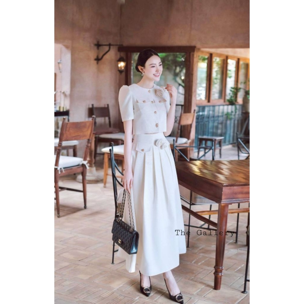 The gallery ชุดเซ็ตเสื้อและกระโปรง พร้อมตกแต่งดอกไม้เข็มกลัด เนื้อผ้ามีเทคเจอร์ในตัวสุดพรีเมี่ยม - รูปที่ 2