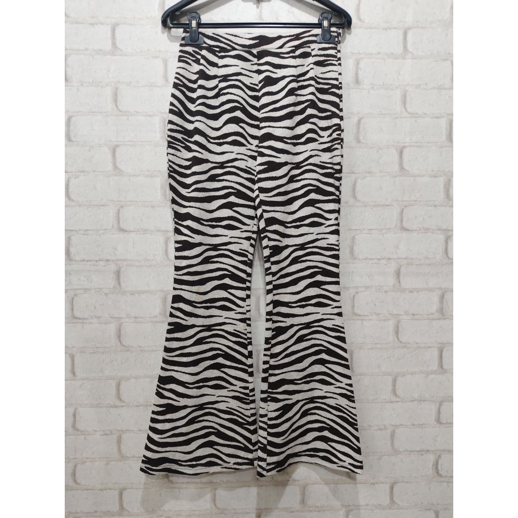 กางเกงขายาวลายม้าลาย ทรงขาม้า เอวสูง (GRL) เอว 26" สะโพก 38" ยาว 37"