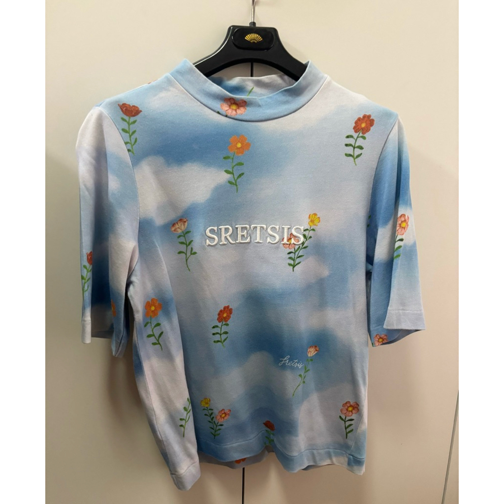 เสื้อ Sretsis US4 สภาพดี แต่ตรงคอมีย้วย