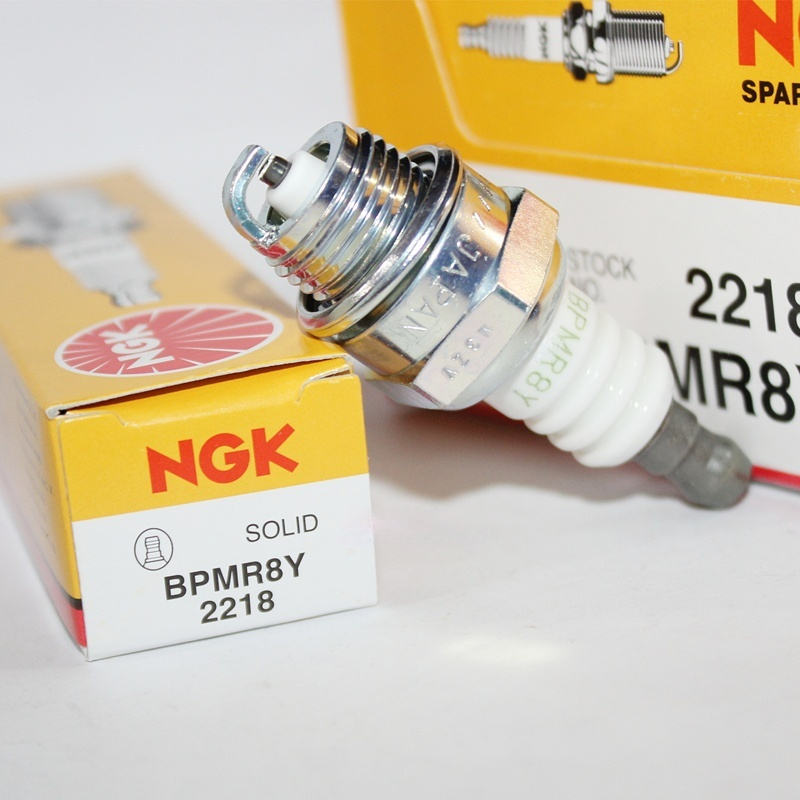 NGK BPMR8Y เหมาะสำหรับเครื่องยนต์สองสูบในเครื่องจักรตัดไม้ L7TC L7T CJ7Y BPM6A BPM8Y