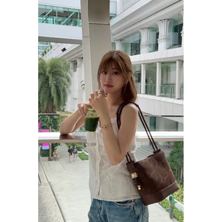 BY IRA Daria top เสื้อสายเดี่ยวลูกไม้ ผ้าดี กระดุมหน้า ดีเทลสวย