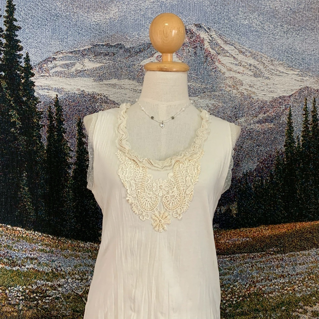 เสื้อกล้าม Axes femme แต่งลูกไม้ อก36-38 มือสอง