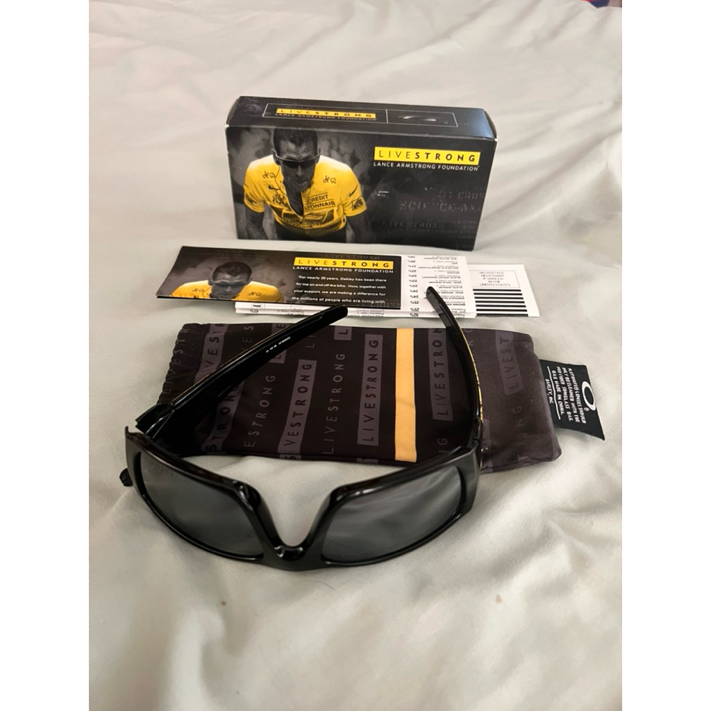 แว่นกันแดด Oakley [livestrong] มือสอง