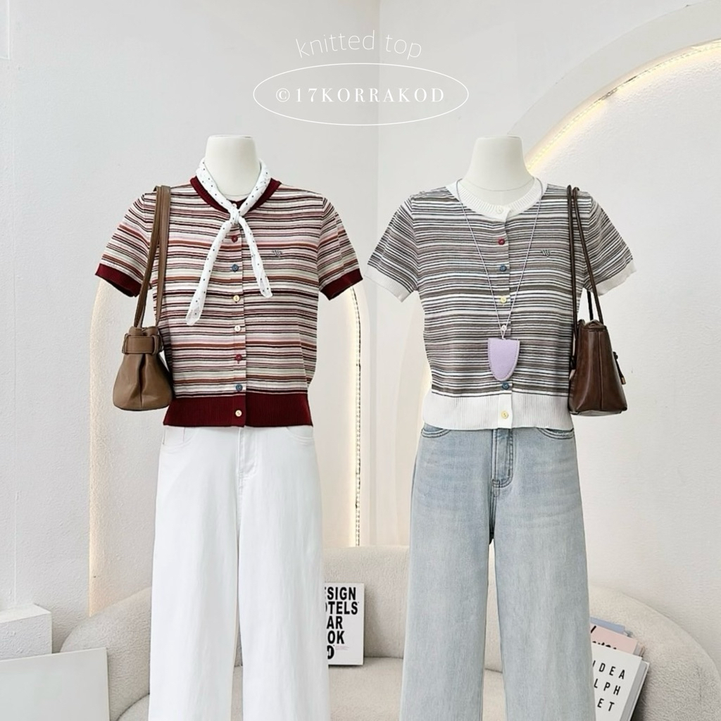 🌻เสื้อคอกลมแขนสั้นผ้าไหมพรมเนื้อนิ่มยืดหยุ่นลายทางติดอะไหล่เงินช่วงอก ดีเทลกระดุมหน้าสลับหลากสีใช้งานได้ (WA YA)