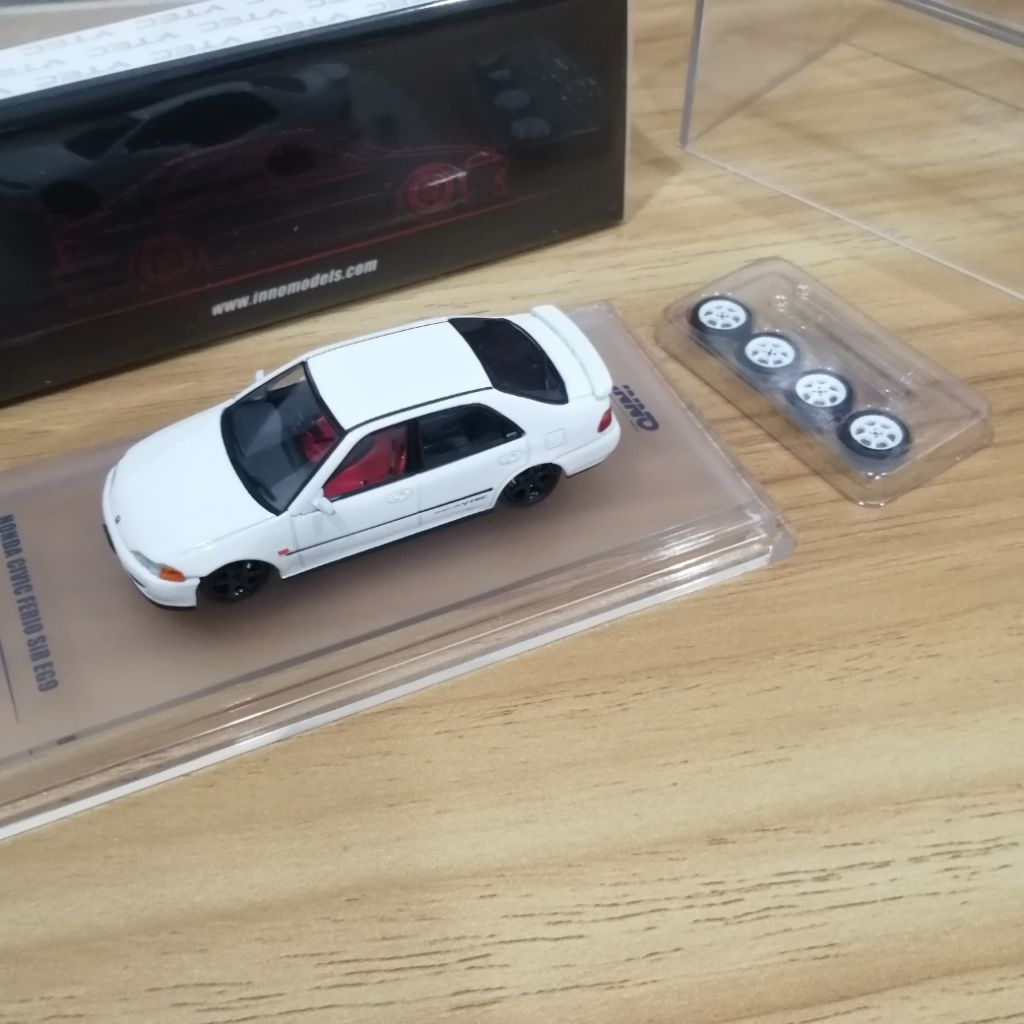 1/64 Inno64​ Honda​ Civic​ Ferio​ SiR​ (EG​9)