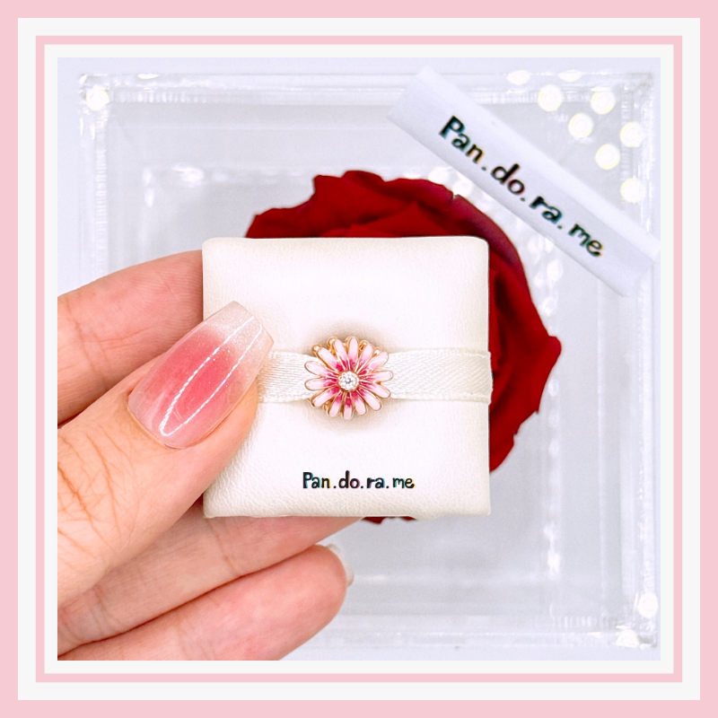 [พร้อมส่ง สินค้าแท้ 💯] pan.do.ra Pink Daisy Flower Charm