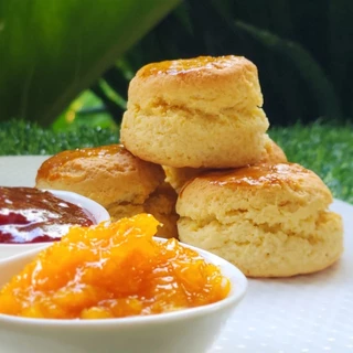 Scone สโคน เนยสดแท้ ขนาด 4 ชิ้น + แยม.
