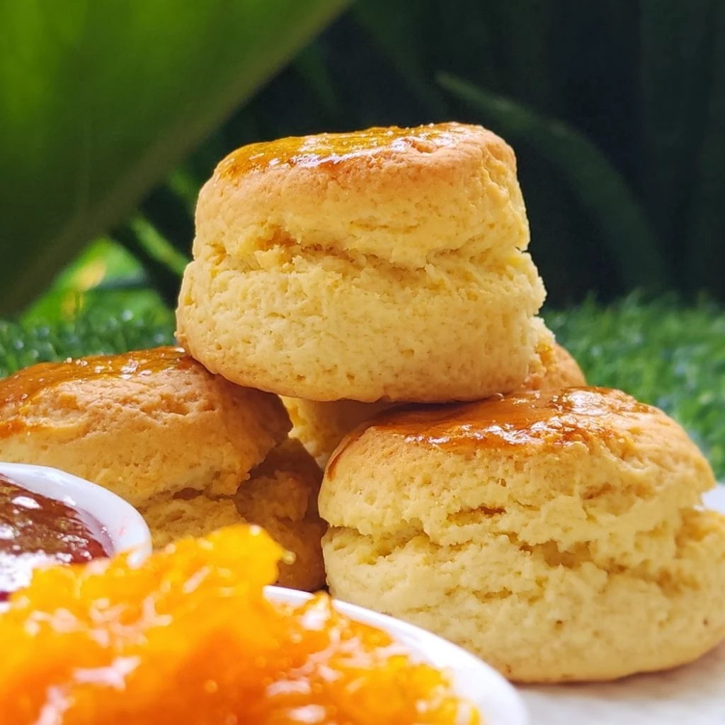 Scone สโคน เนยสดแท้ ขนาด 4 ชิ้น + แยม.