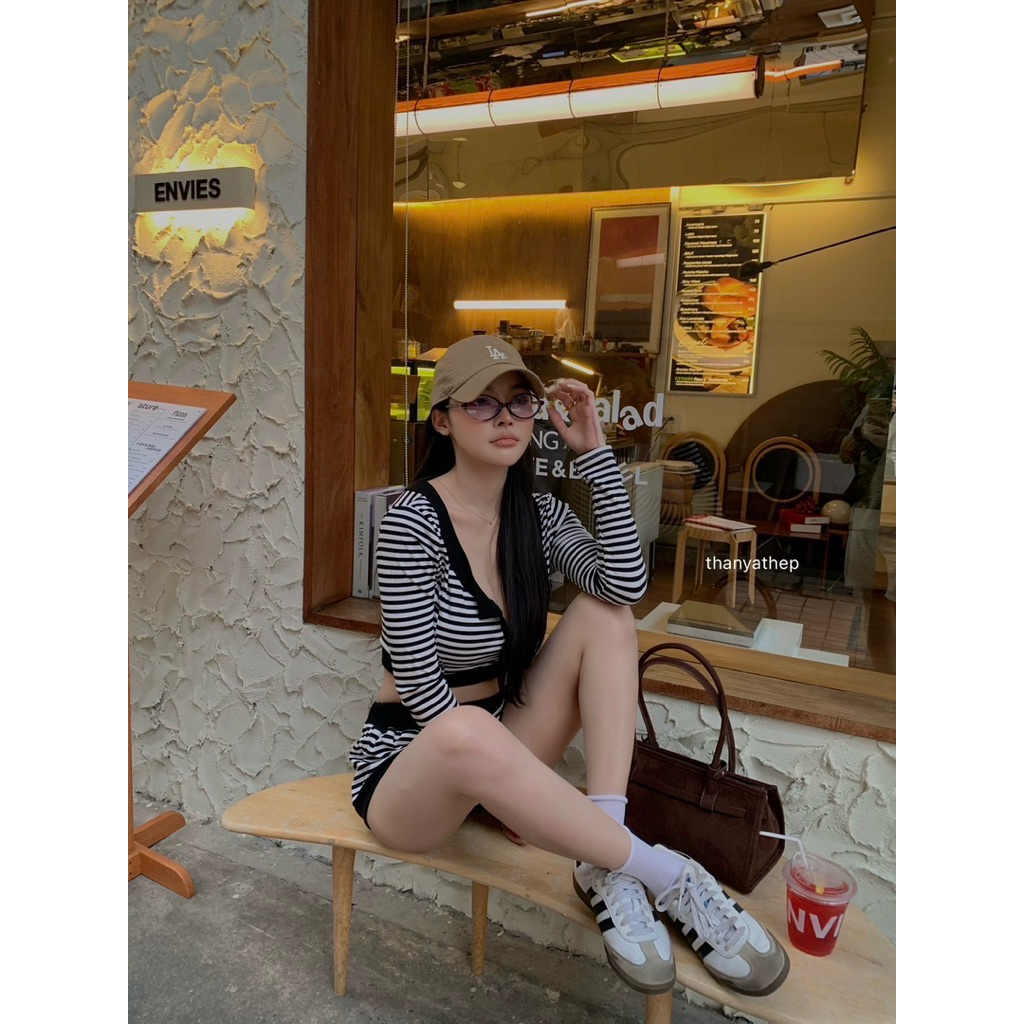 #Thanyathep TYT เซท2ชิ้นเสื้อแขนยาวคอยูลายริ้วดำ มาพร้อมกางเกงขาสั้นสุดฮิต แต่งทูโทน