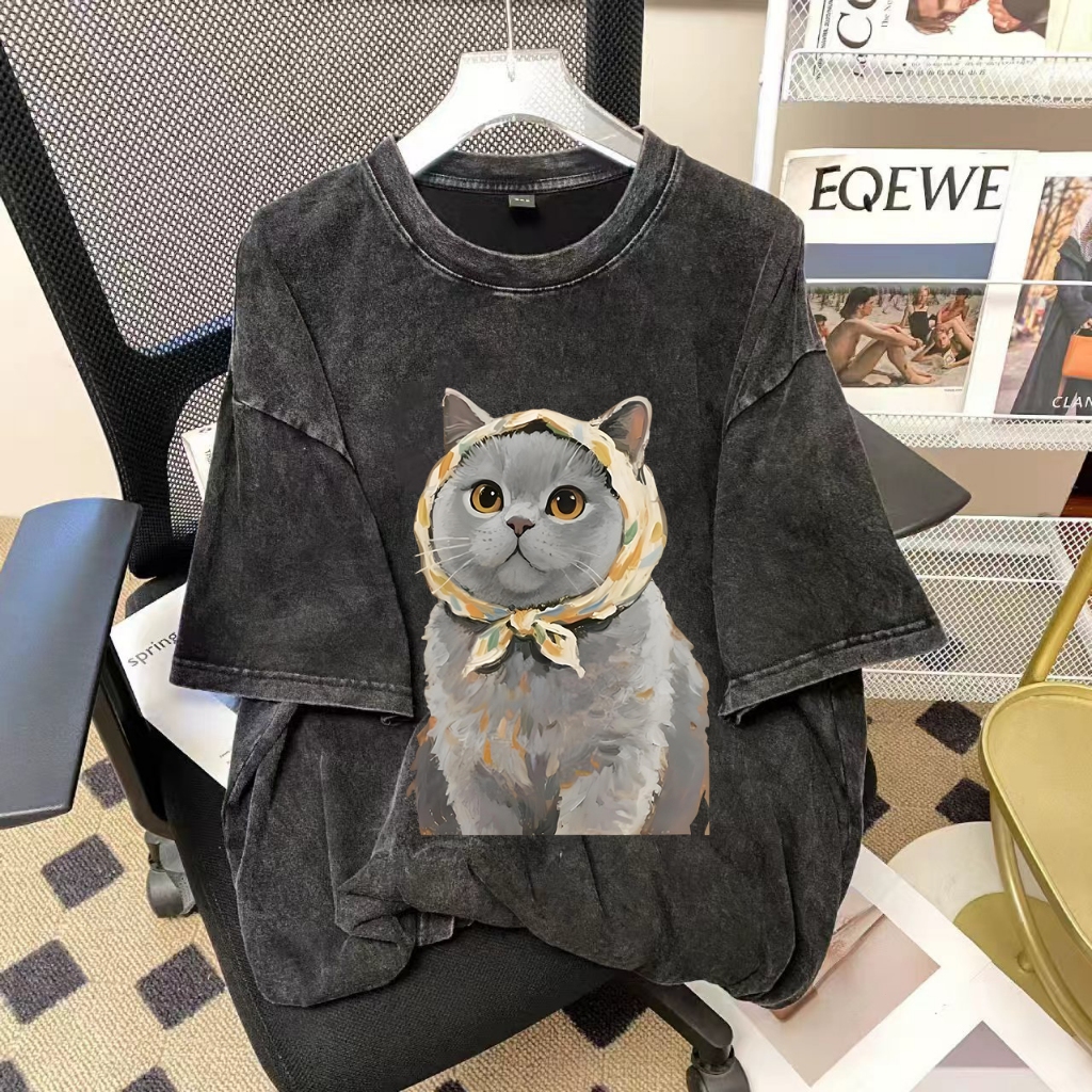 เสื้อยืดแขนสั้นผ้าฝ้ายแท้น้ำหนักสูงคุณภาพสูงลายการ์ตูนวาดด้วยมือหลวมสำหรับผู้ชายและผู้หญิงเสื้อลำลองอเนกประสงค์