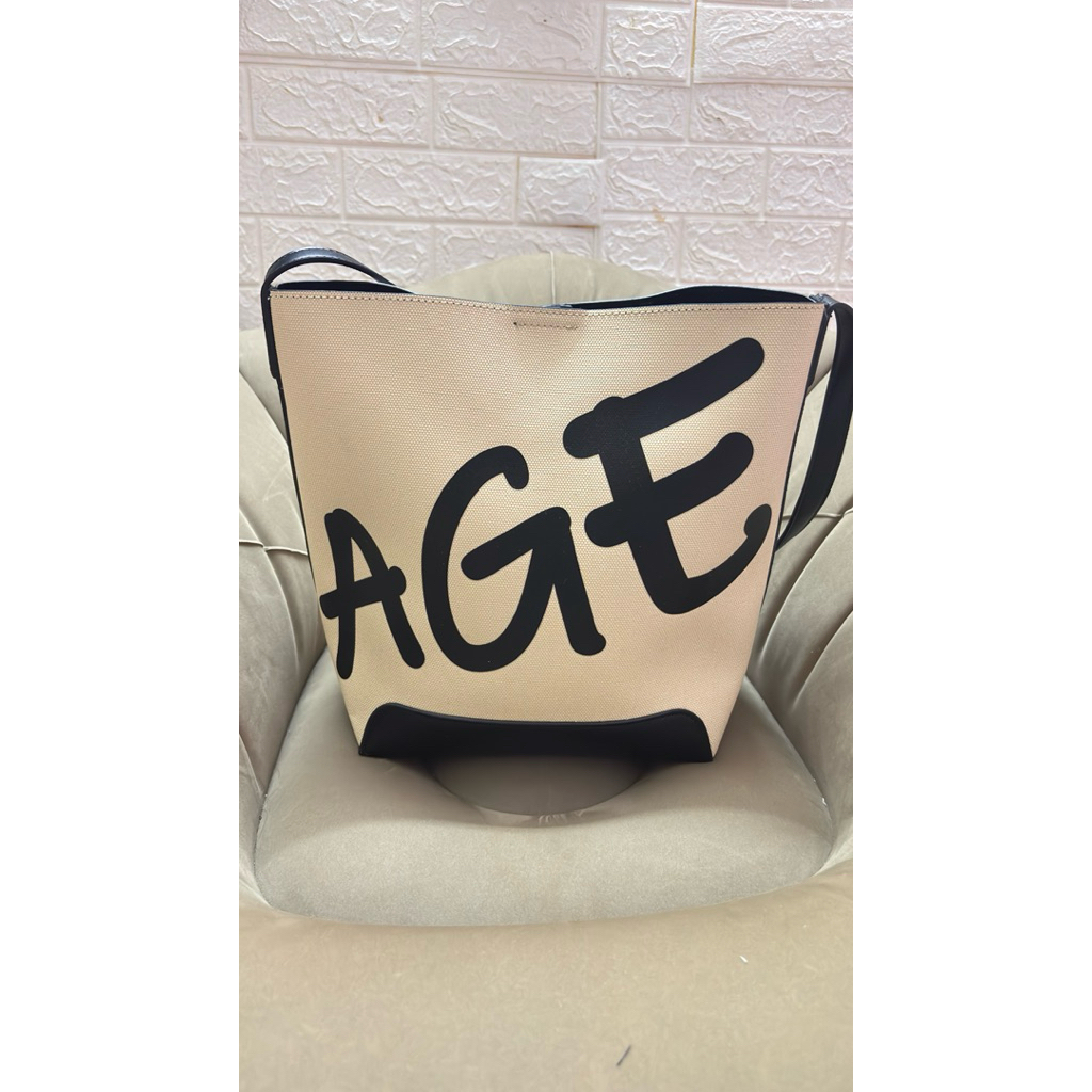 กระเป๋าทรงถัง Free Age สีครีม