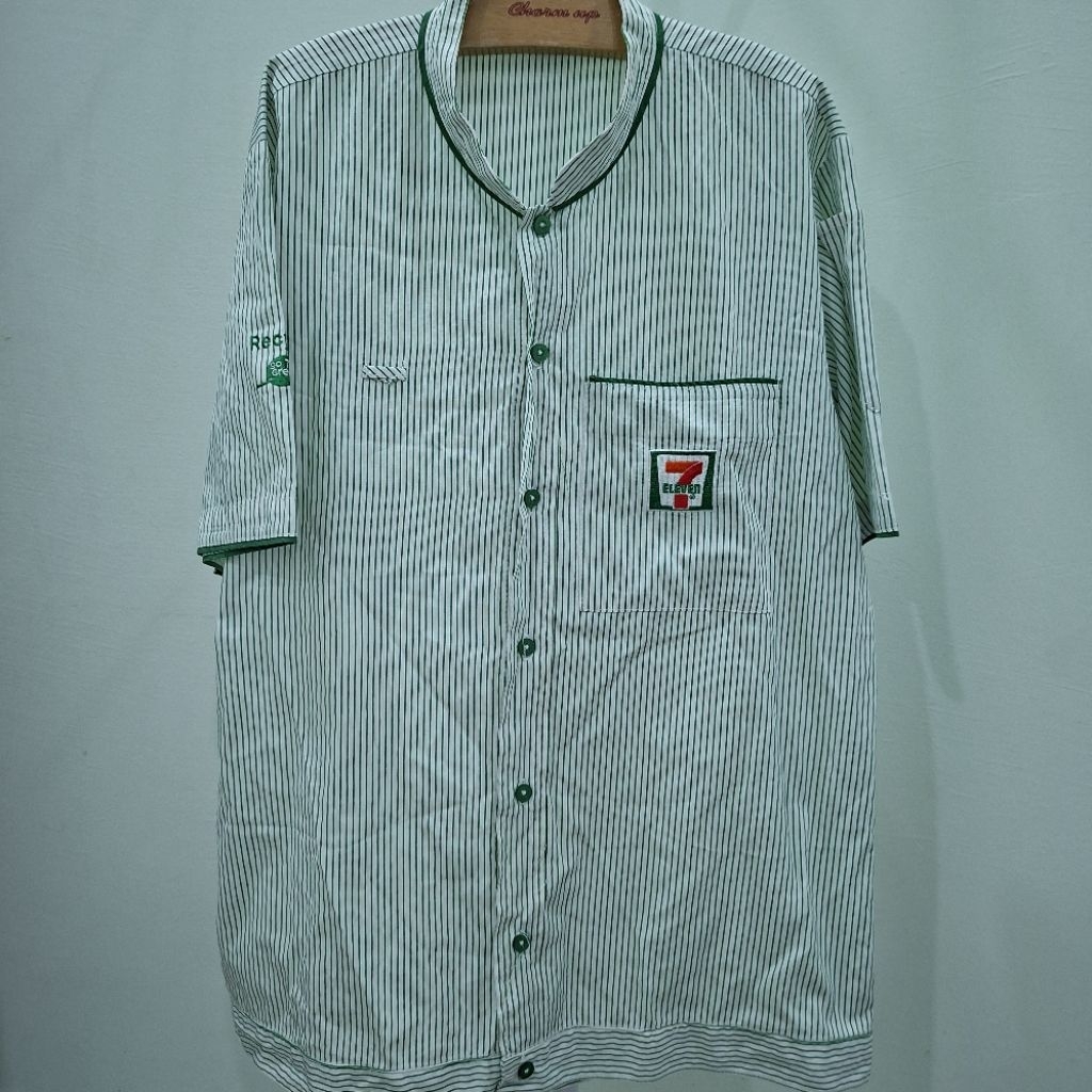 OCT 03 เสื้อพนักงานเซเว่น M อก 40×ย25 นื้ว มือสอง