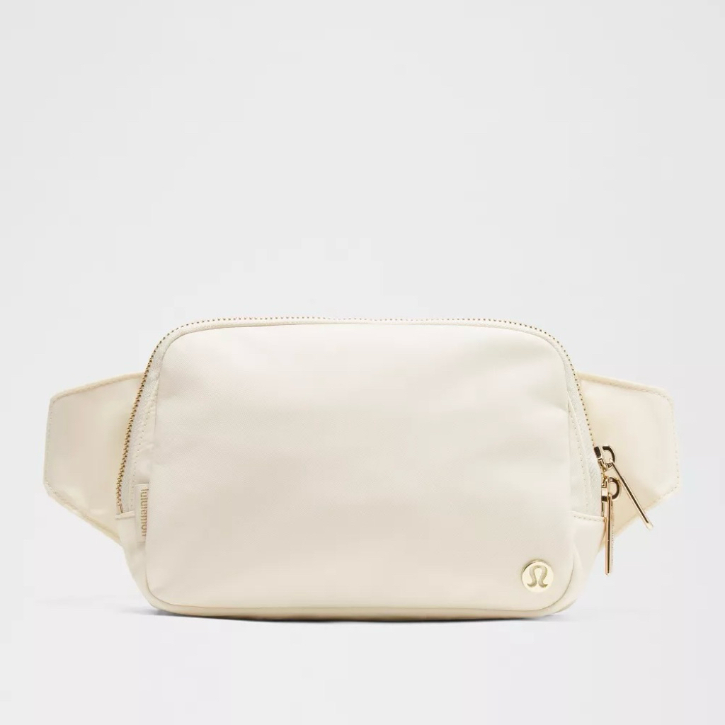 Lululemon กระเป๋าคาดอก Everywhere Belt Bag Large 2L *Metal Hardware ของแท้ : สีครีม อะไหล่ทอง