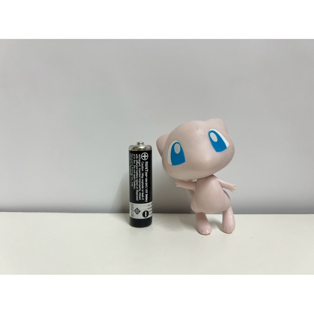 Pokemon Mew ตัวใหญ่ไม่มีฐาน