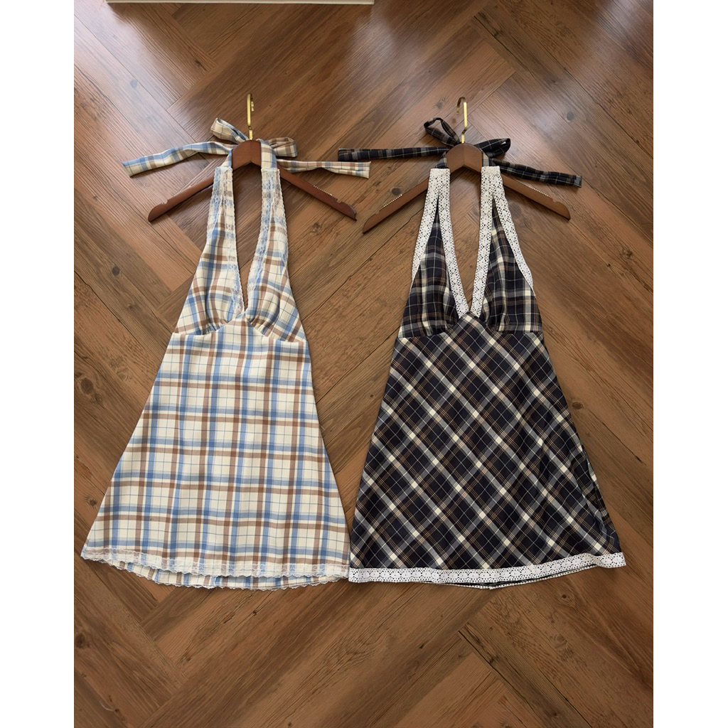 เดรสลายสต้อก ปักลูกไม้ ผูกคอโชว์หลัง 2 สี 2สไตล์