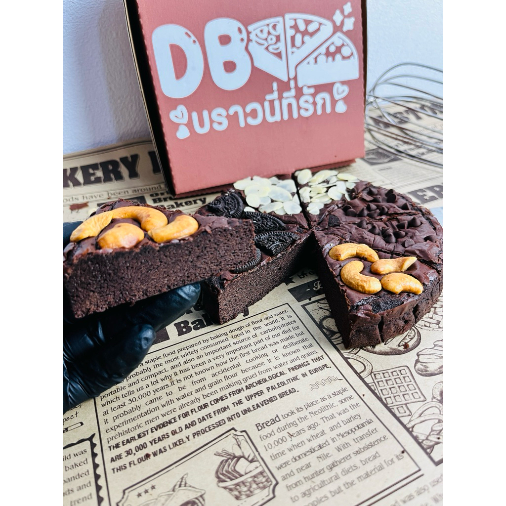 ขนมบราวนี่ช็อค (เลือกหน้าได้) ตัดแบ่ง 8 ชิ้น ใช้พิมพ์ ขนาด 1 ปอนด์ เก็บโค้ดส่วนลดส่งฟรี