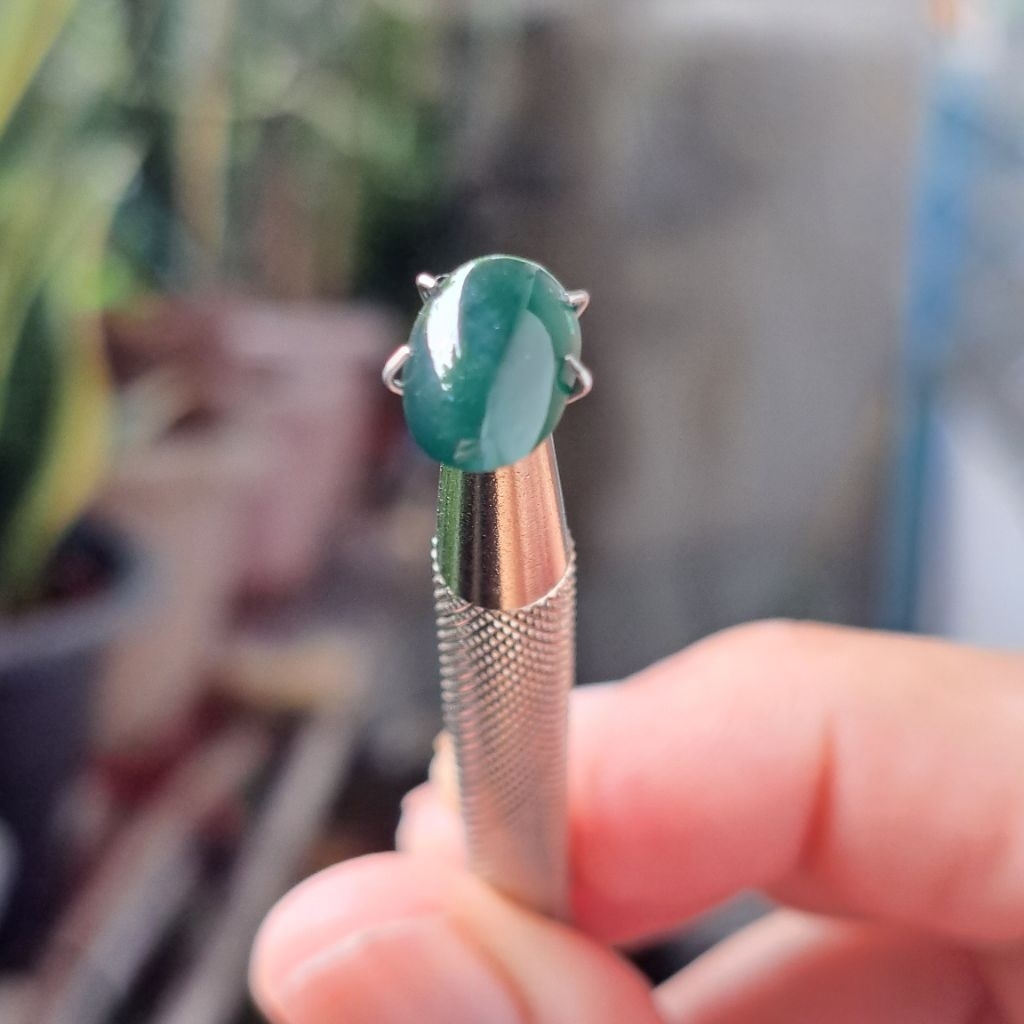 หยกพม่าหัวแหวน Jadeite Natural Oval Cabochon type A 2.9 ct.