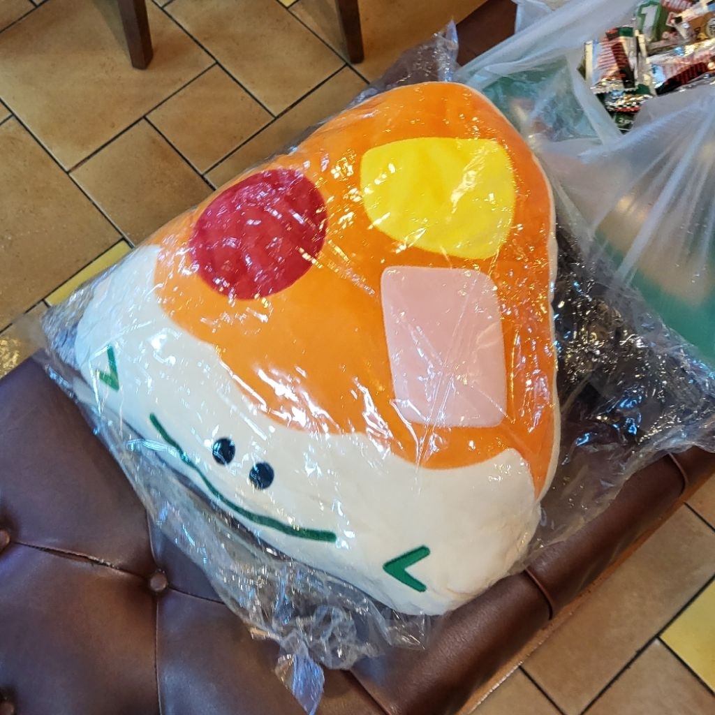 The pizza company pillow blanket หมอนผ้าห่ม พิซซ่า หนานุ่ม 42 × 40 × 15 cm