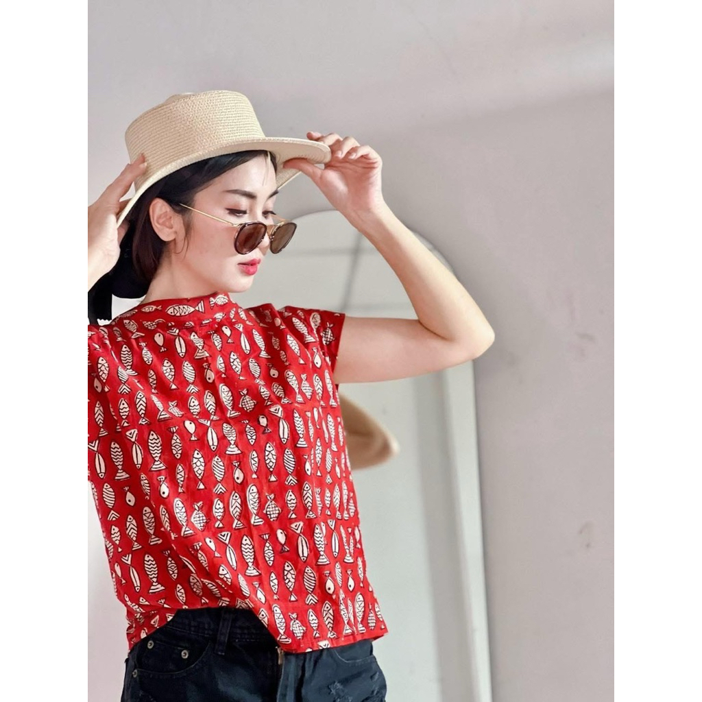 เสื้อผ้าฝ้ายอินเดีย ผ้าคอตตอนอินเดีย ผ้าอินเดีย เสื้อทรงคอปีนคอจีนกระดุมหลัง ผ้าอินเดีย handblock