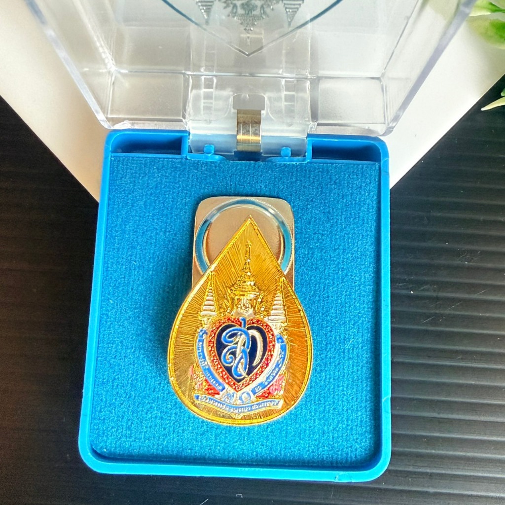 แม่เหล็กประดับเสื้อ สก90+กล่อง