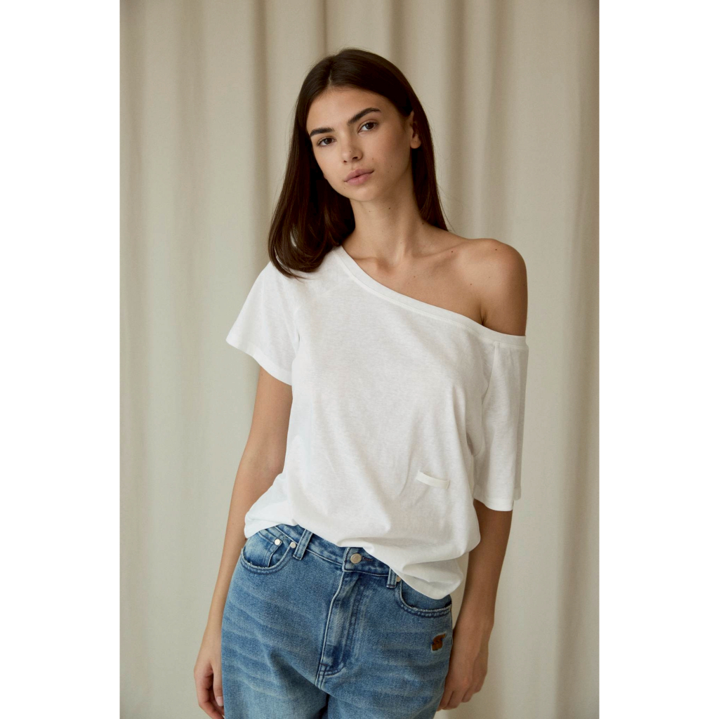 (ขาวพรี รอบส่ง 30 May'26) Mora Top - เสื้อปาดไหล่ผ้าบาง ทรง oversize