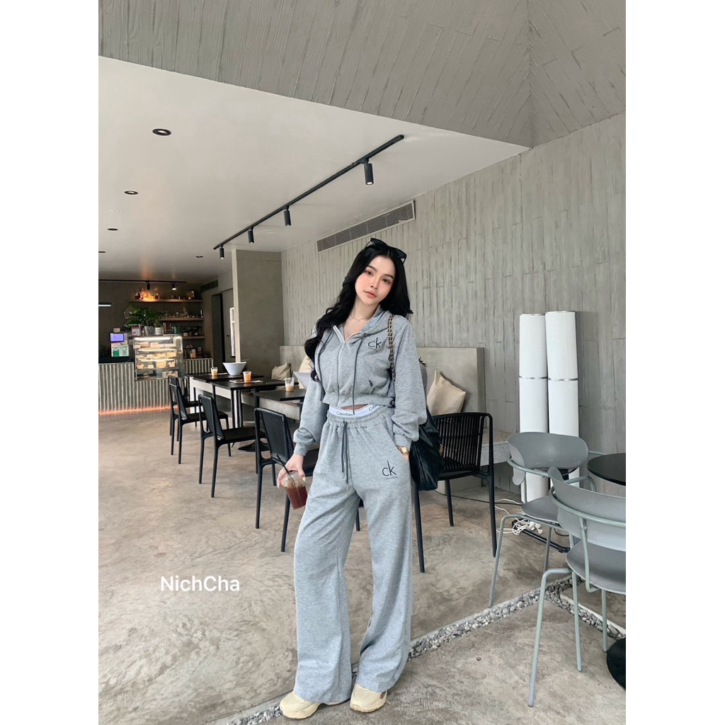 #Nicha ลุครับลมหนาว สาวเท่ห์ ผ้านำเข้าทั้งชุด Set2ชิ้น แขนยาวซิปหน้ามีฮู้ด ขายาวแต่งยาง มีกระเป๋า2ข้างโลโก้