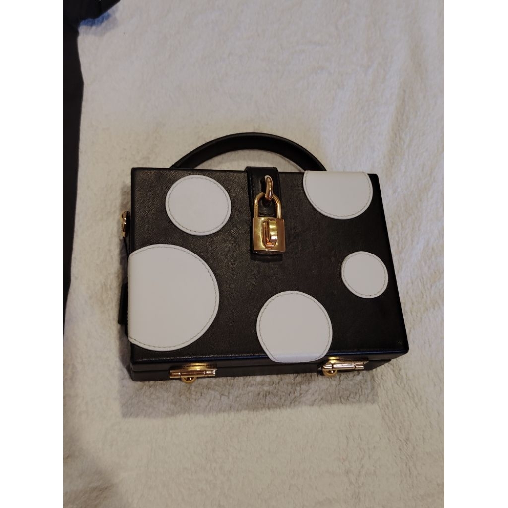 กระเป๋าแท้ Dolce & Gabbana Dolce Box Bag ลายจุด Polka Dot หนังแท้ อะไหล่ทอง สภาพใหม่ 99% พร้อมอุปกรณ