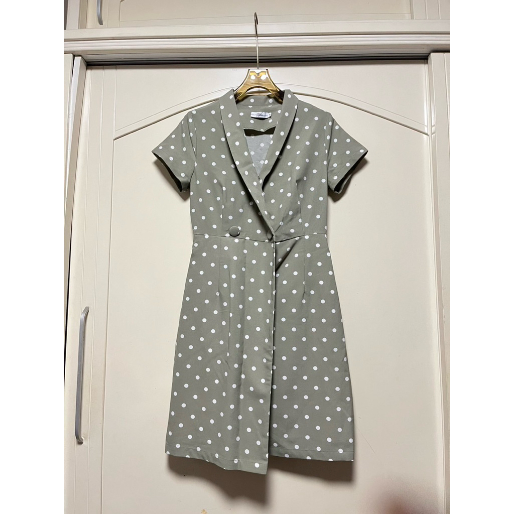 Kalisa brand Z.S เดรส สีเขียว ลายจุด ใส่ได้หลากหลายโอกาส ทรงเก๋ๆ อก 32“ เอว 26” สะโพก 36“ ความยาว 35