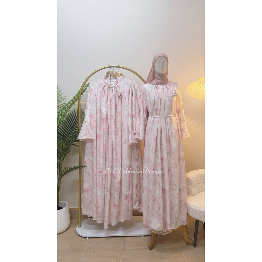 รุ่น Laila ลายแบรนด์ 💗