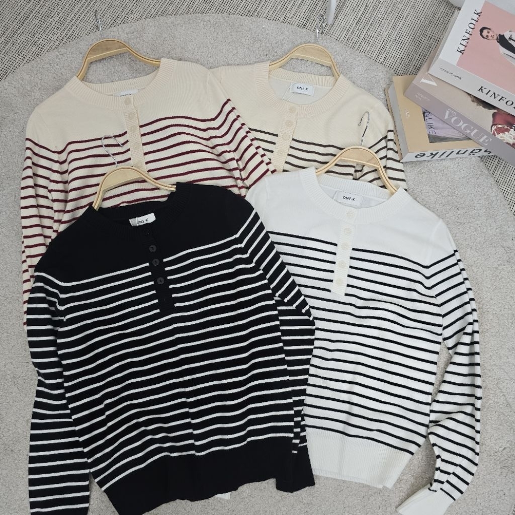 [ ON11 ] เสื้อแขนยาวยาวลายริ้ว ผ้าไหมพรม คอกลม แต่งกระดุม ผ้านุ่ม