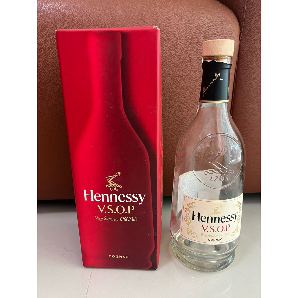 ขวดเปล่า Hennessy VSOP  700 ml พร้อมกล่อง พร้อมส่ง!!!