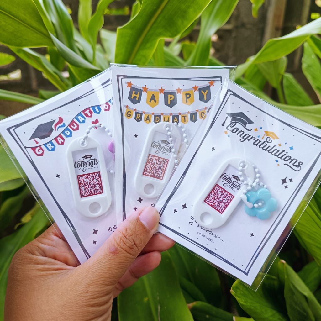 ของขวัญปัจฉิม พวงกุญแจปัจฉิม สแกนเพลง youtube  เช็ต 10 ชิ้น  พร้อมสร้อยไข่ปลาห้อยดอกไม้   การ์ดคละลา