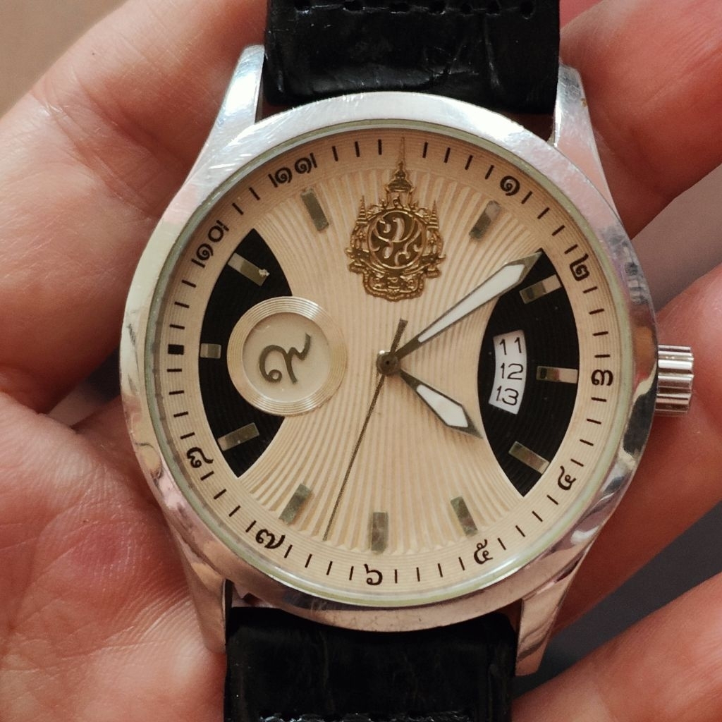 นาฬิกาวินเทจ มือสอง  ภปร ยี่ห้อ Wise ระบบควอตซ์  กระจกสวย ตัวเรือนมีรอยจากการใช้งาน สายใหม่หนังจระเข