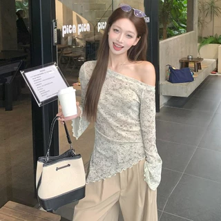 Elly พร้อมส่ง🦊เสื้อยืดผู้หญิง💫เสื้อปาดไหล่แขนยาว สีมัดยอม ดีไซน์ปายเสื้อเฉียง เสื้อครอปรัดรูป แฟชั่นเกาหลี สไตล์ลำลอง