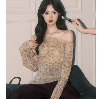 Elly พร้อมส่ง🦊เสื้อยืดผู้หญิง💫เสื้อปาดไหล่แขนยาว สีมัดยอม ดีไซน์ปายเสื้อเฉียง เสื้อครอปรัดรูป แฟชั่นเกาหลี สไตล์ลำลอง
