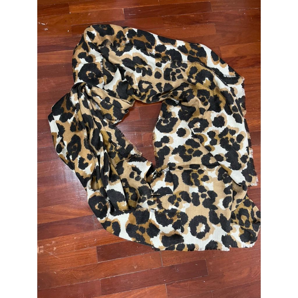 ผ้าพันคอ wool mark and Spencer ลายเสือ ผืนใหญ่ ห่มอุ่น