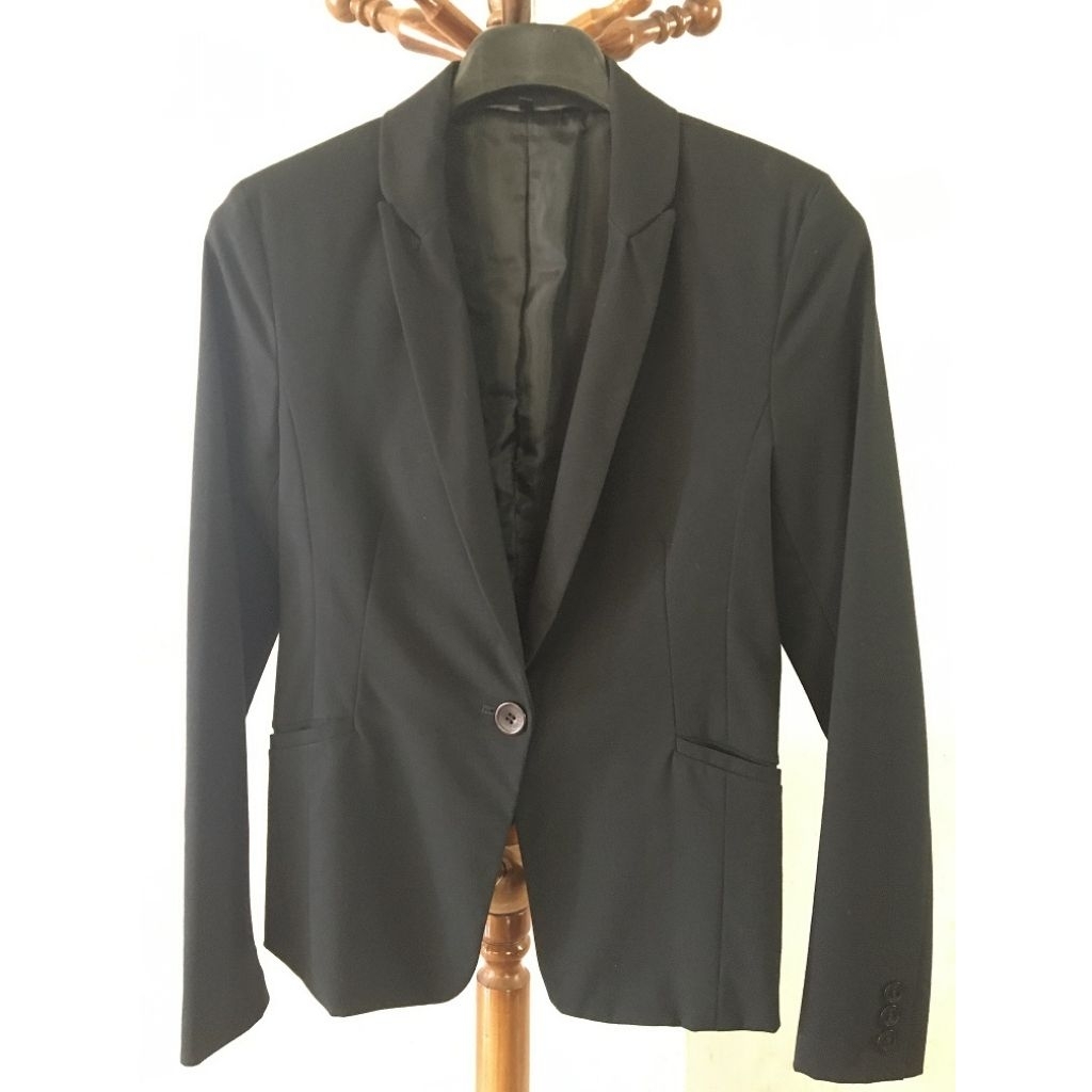 ส่งต่อเสื้อสูท AIIZ ไซด์ S สีดำ