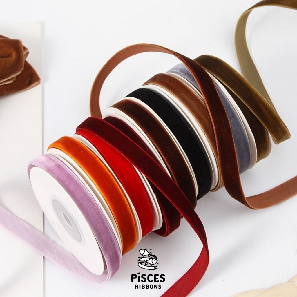 ริบบิ้นผ้ากำมะหยี่ด้านเดียวขนาด 1.5 cm.  ผูกของขวัญวันเกิด งานตกแต่งต่างๆ [RBY-0079-15mm-2Y]