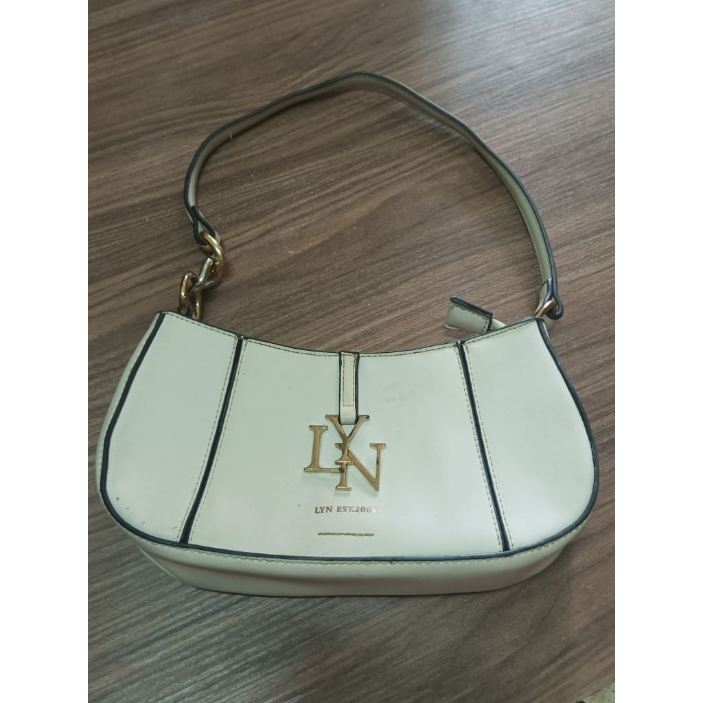 กระเป๋าสะพาย LYN Brighton Shoulder Bag