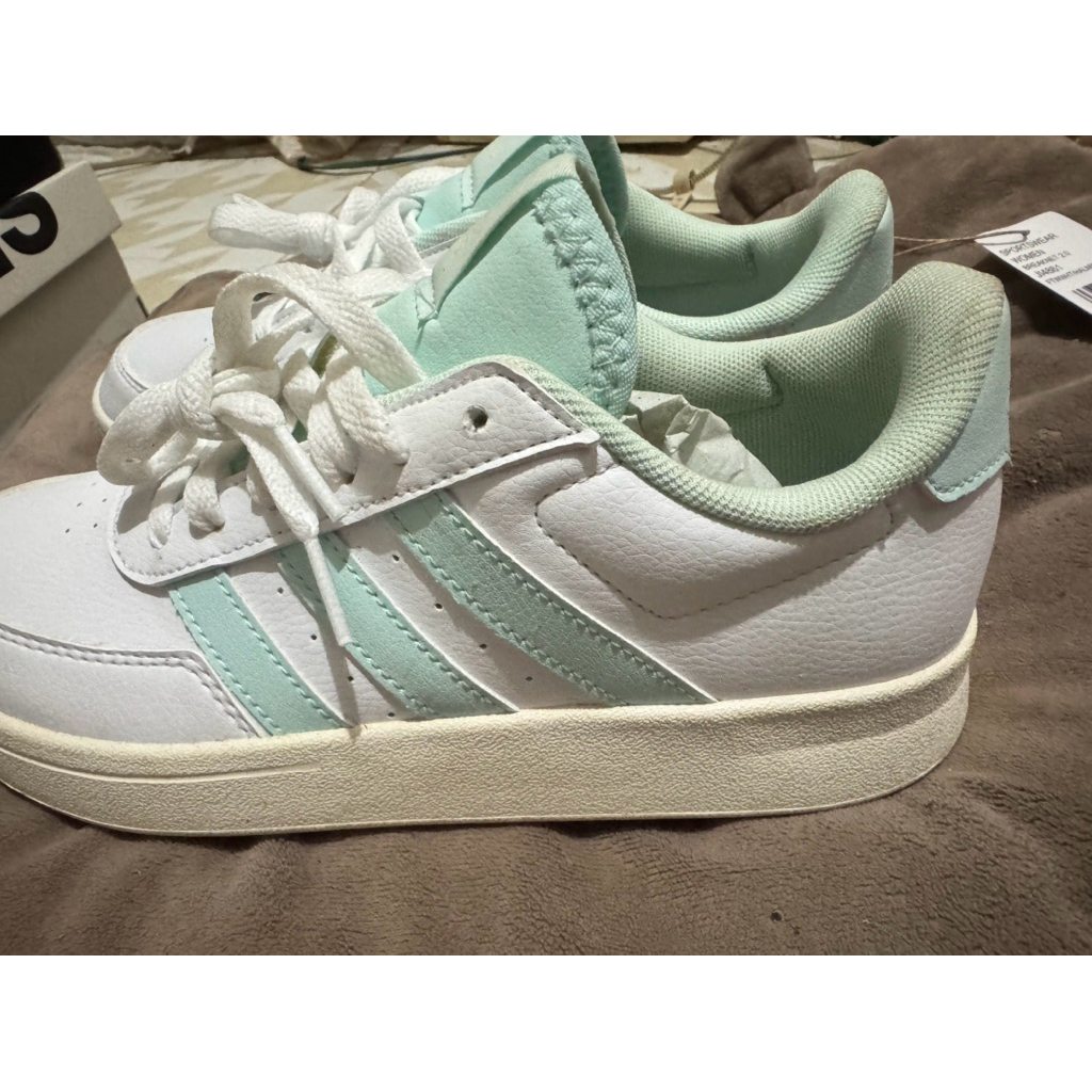 รองเท้าผ้าใบadidasผู้หญิง