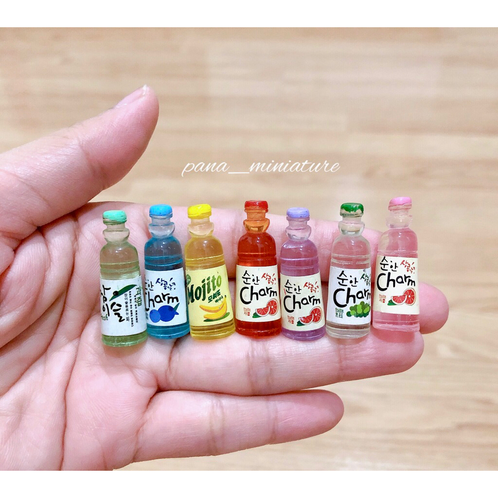 โมเดลขวดจิ๋ว ขวดน้ำผลไม้จิ๋ว ขนาดสูง 3.2 cm. ราคา/ชิ้น (สุ่มสี)