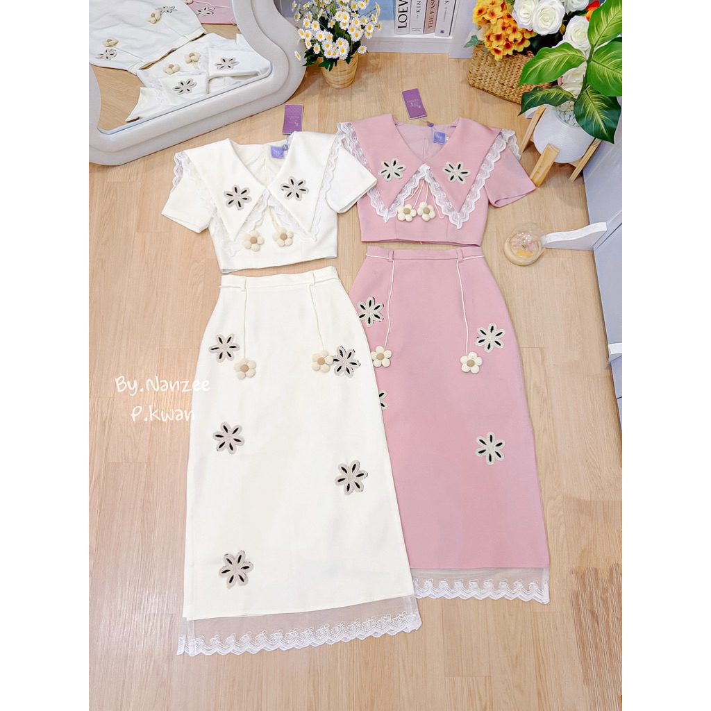 T100-SET2ชิ้น เสื้อคอปกห้อยดอก+กระโปรงปักดอก แวกข้าง +เชือกดอกไม้