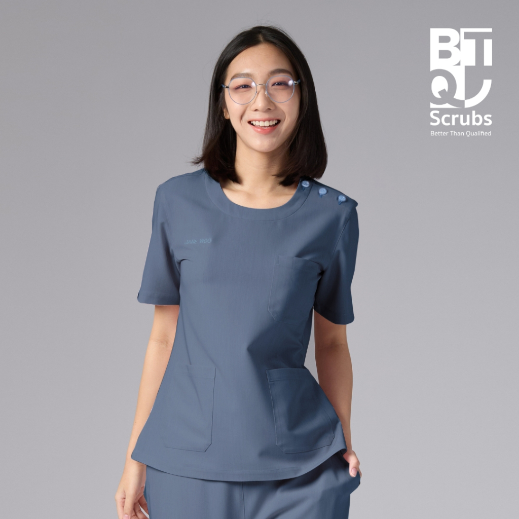 ( ไม่ปักชื่อ ) BTQ Medical Scrub Top - Women - รุ่น Round Buttons | เสื้อสครับหมอ พยาบาล ทรงเข้ารูป คอกลม กระดุมไหล่