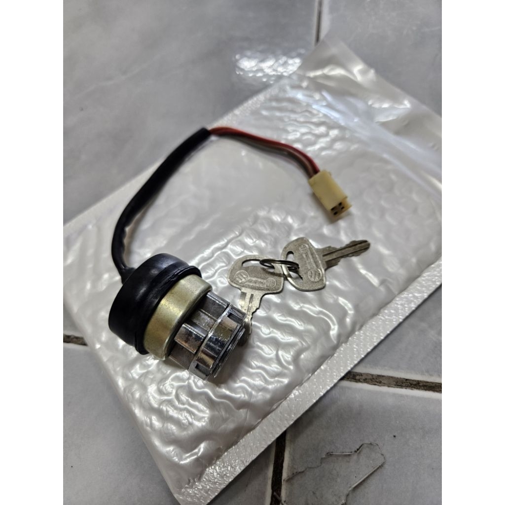 สวิทช์กุญแจ Suzuki GP100 GP125 GT100 GT125 GT185 GT250 GT380 GT550