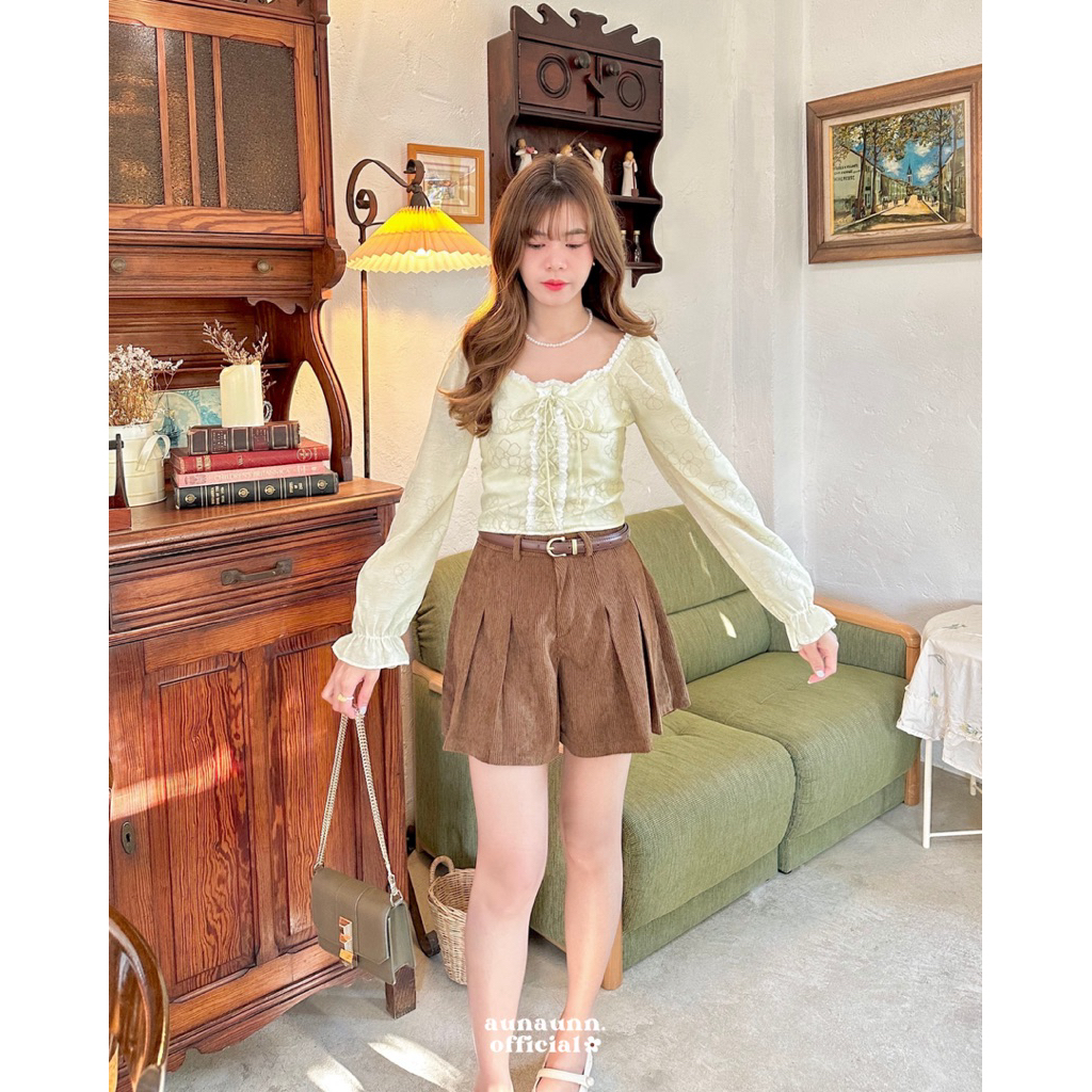 (aunaunn.official) Emily blouse เสื้อครอปแขนยาวลายดอกไม้ ราคา ถูกที่สุด ดีลบีเคเค แกลเลอรีภาพที่ 4