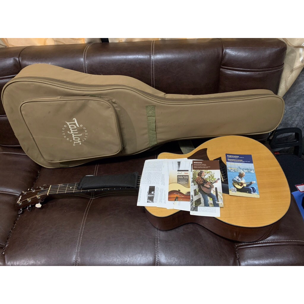 กีตาร์โปร่งไฟฟ้าเทย์เลอร์ 114ce