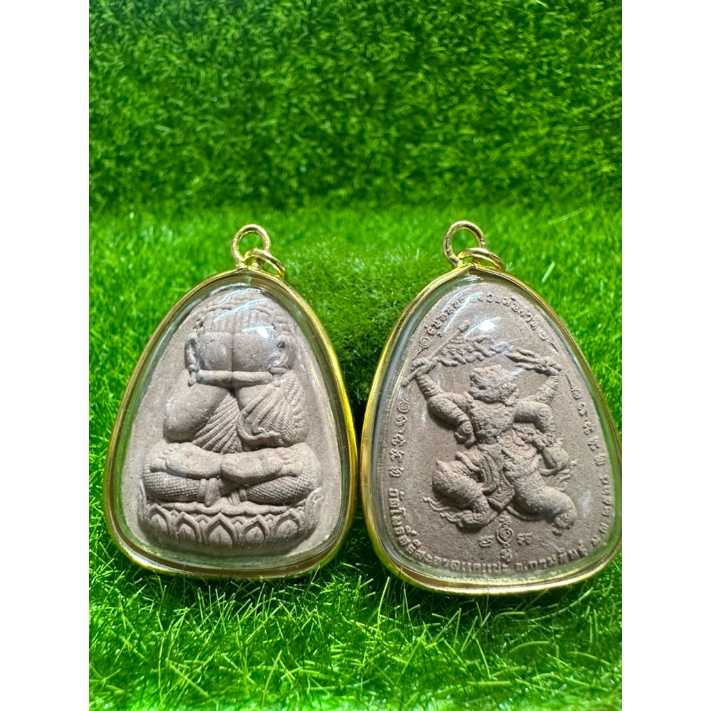 พระปิดตาหลวงปู่ศิลารุ่นหนุมานรวยพันล้านเลี่ยมไมค่อน