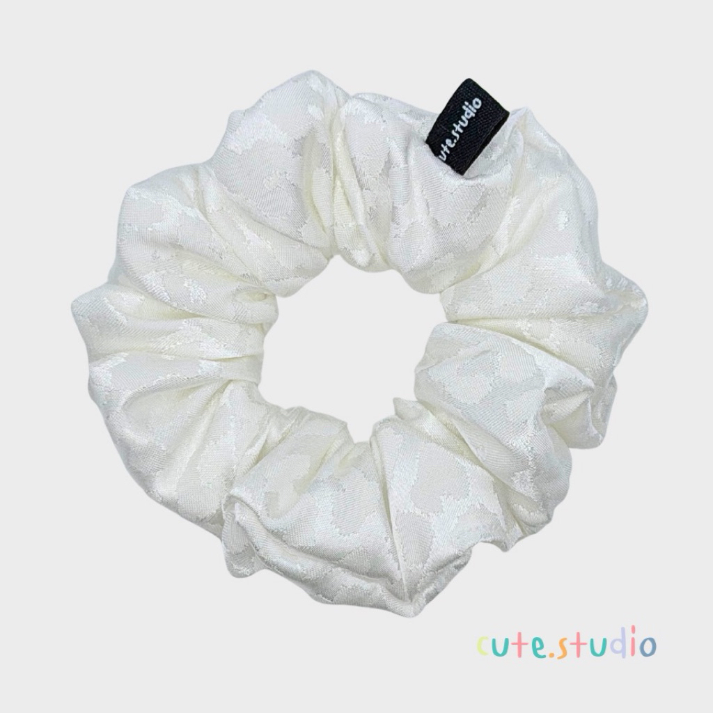 cute.studio • jacquar offwhite ยางมัดผม  ผ้า กาแล็กซี่ แจ็คการ์ด